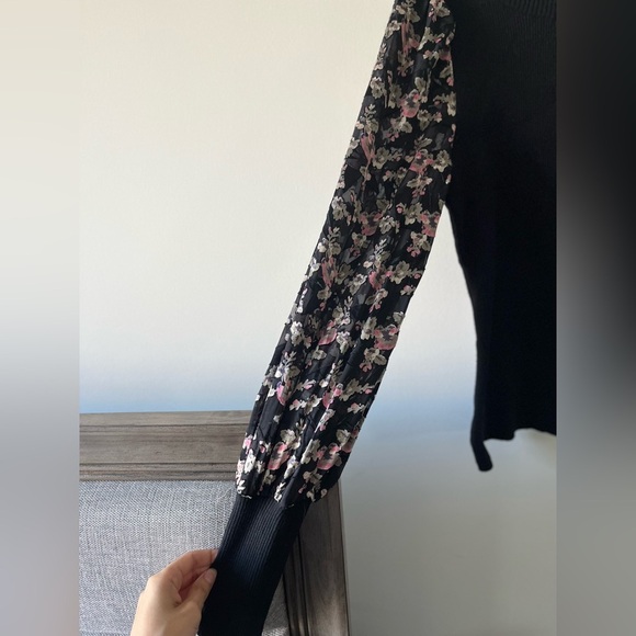 Avery Rayne - Kyna Contrast Velvet Puff Sleeve Round Neck Sweater - Picture 5 of 9